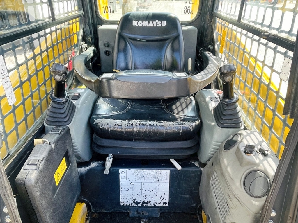 Komatsu SK714 (4012) - Šmykom riadený nakladač: obrázok 5 Komatsu SK714 (4012) - Šmykom riadený nakladač: obrázok 5