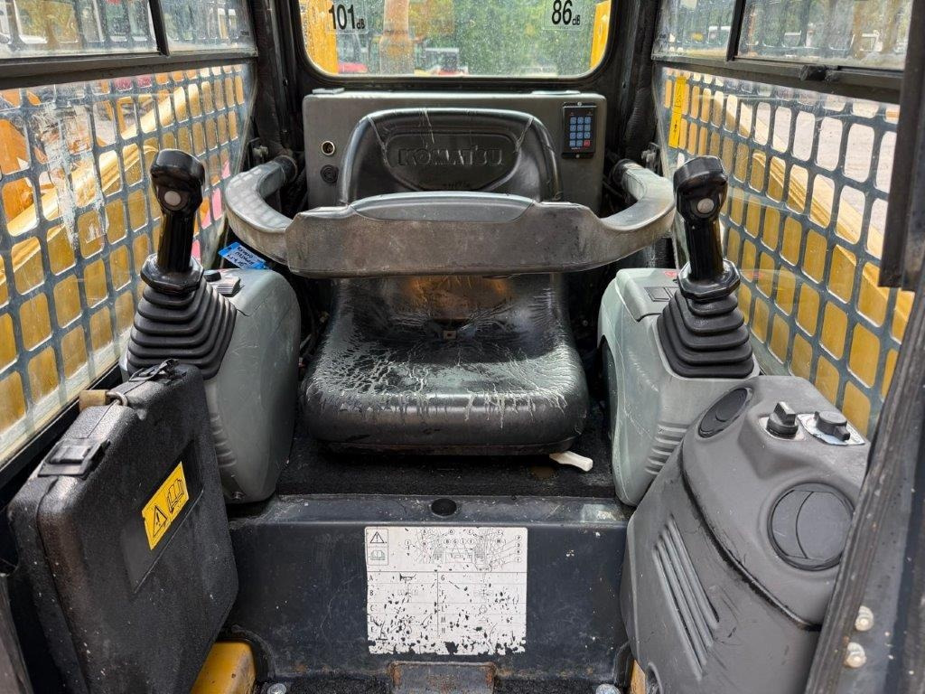 Komatsu SK714-5 (4026) - Šmykom riadený nakladač: obrázok 4 Komatsu SK714-5 (4026) - Šmykom riadený nakladač: obrázok 4