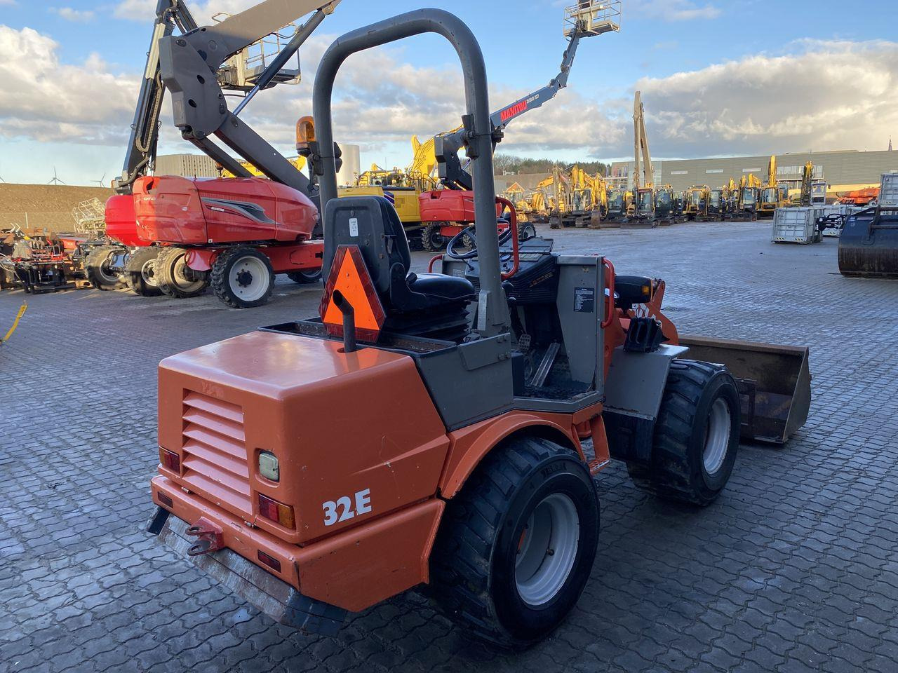 Atlas AR32E - Kĺbový nakladač: obrázok 4 Atlas AR32E - Kĺbový nakladač: obrázok 4