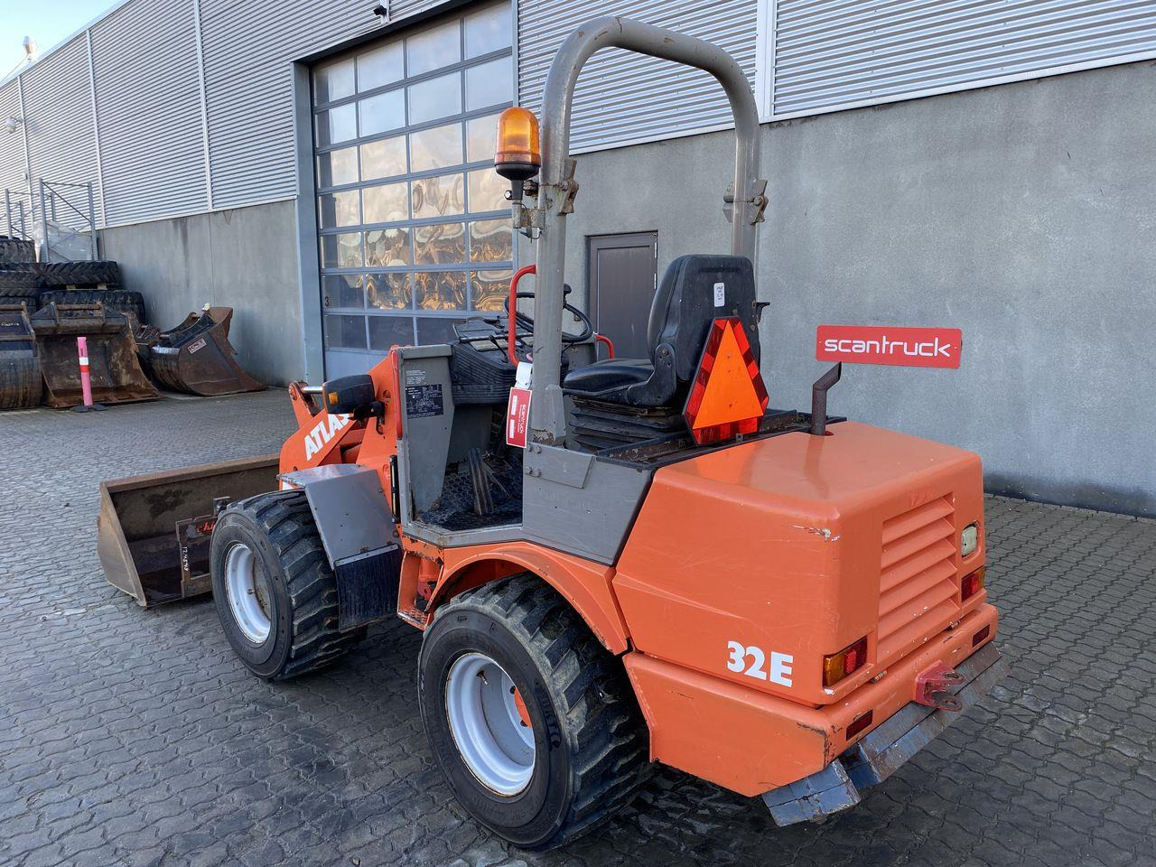 Atlas AR32E - Kĺbový nakladač: obrázok 2 Atlas AR32E - Kĺbový nakladač: obrázok 2