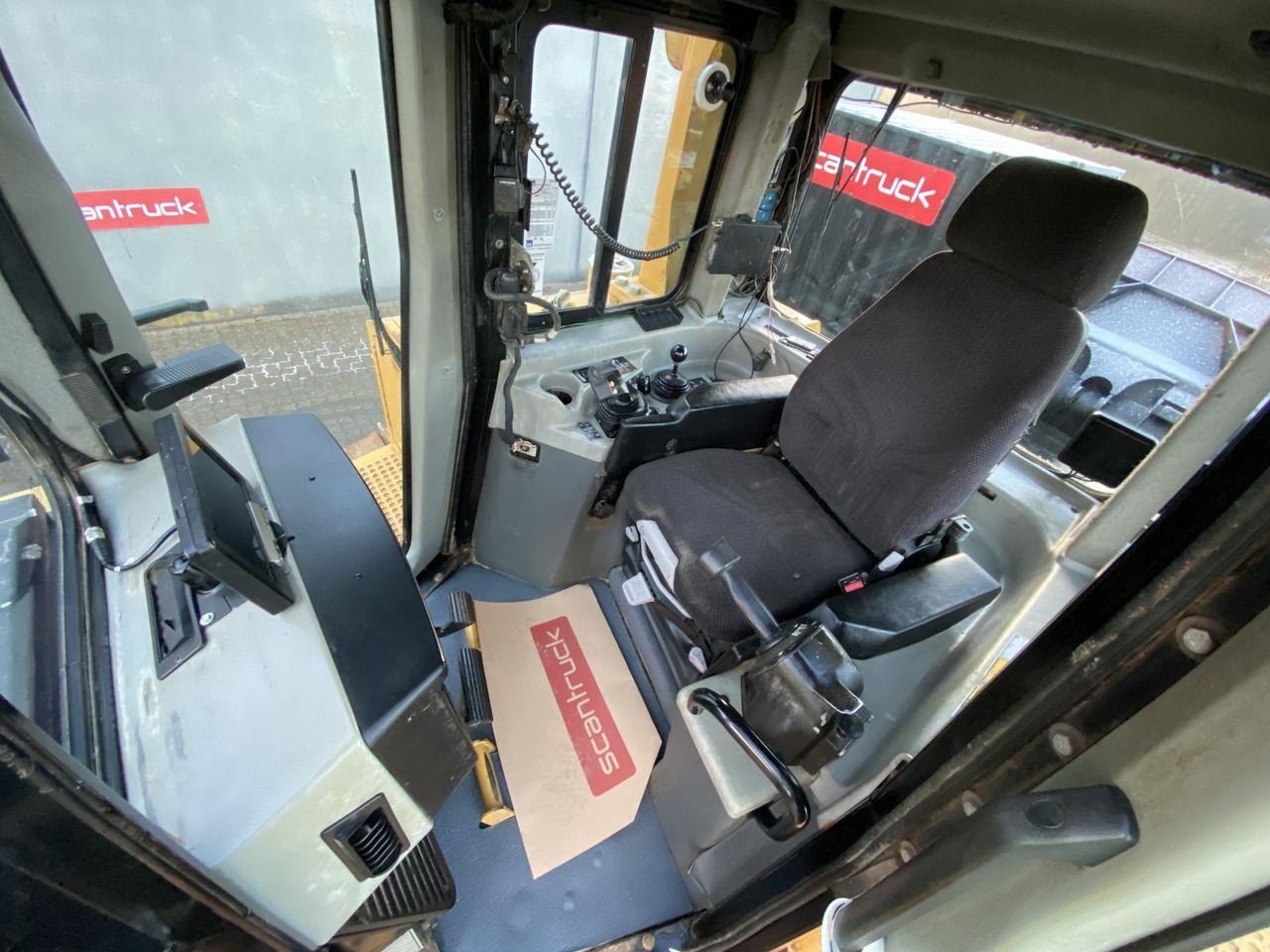 Caterpillar D6T LGP - Buldozér: obrázok 3 Caterpillar D6T LGP - Buldozér: obrázok 3