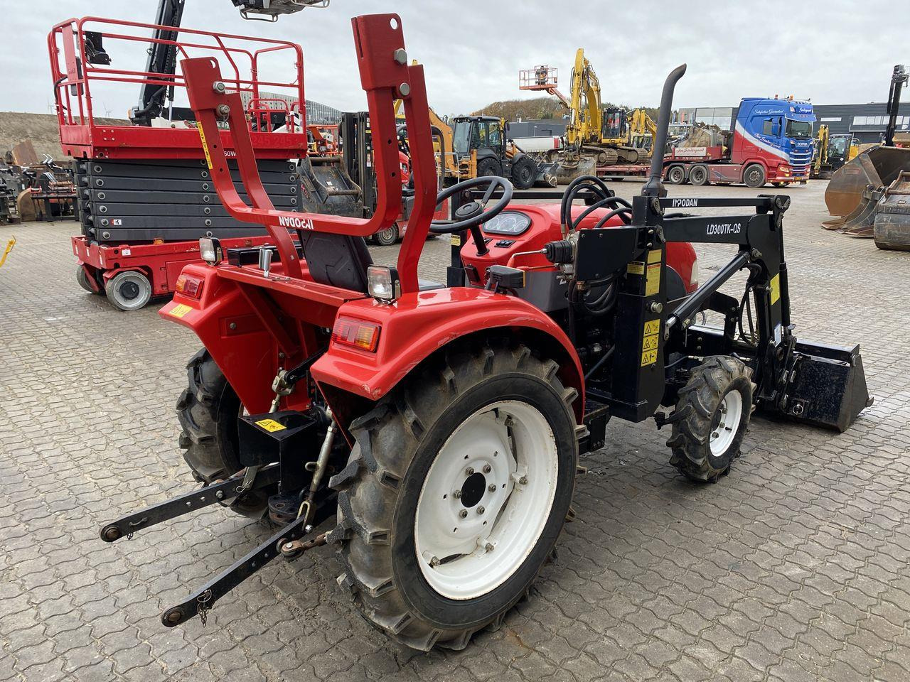 Dong feng DF304 - Kompaktný traktor: obrázok 4 Dong feng DF304 - Kompaktný traktor: obrázok 4