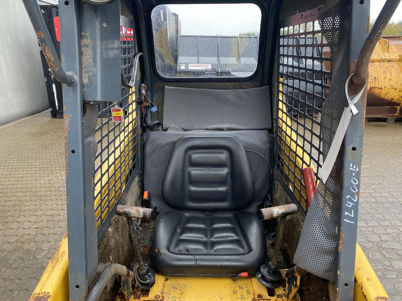 Gehl SL1635 - Šmykom riadený nakladač: obrázok 3 Gehl SL1635 - Šmykom riadený nakladač: obrázok 3