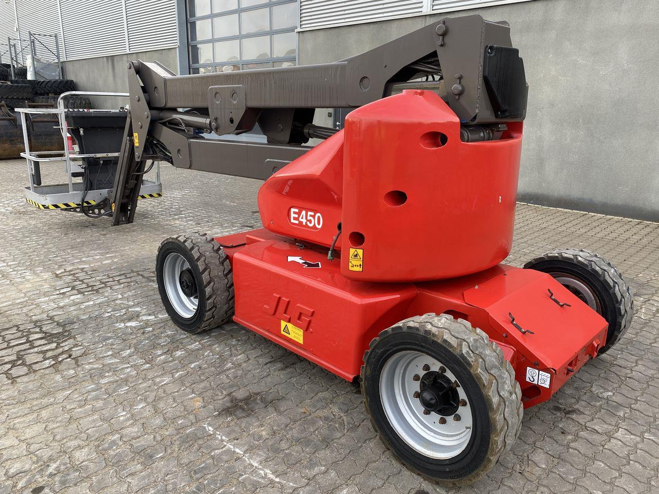 JLG E450AJ - Kĺbová pracovná plošina: obrázok 2 JLG E450AJ - Kĺbová pracovná plošina: obrázok 2