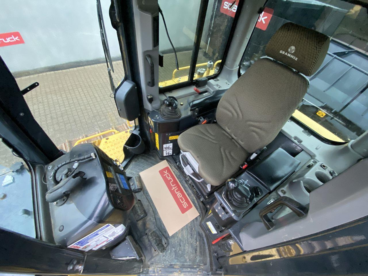 Komatsu D65PX-18 - Buldozér: obrázok 3 Komatsu D65PX-18 - Buldozér: obrázok 3