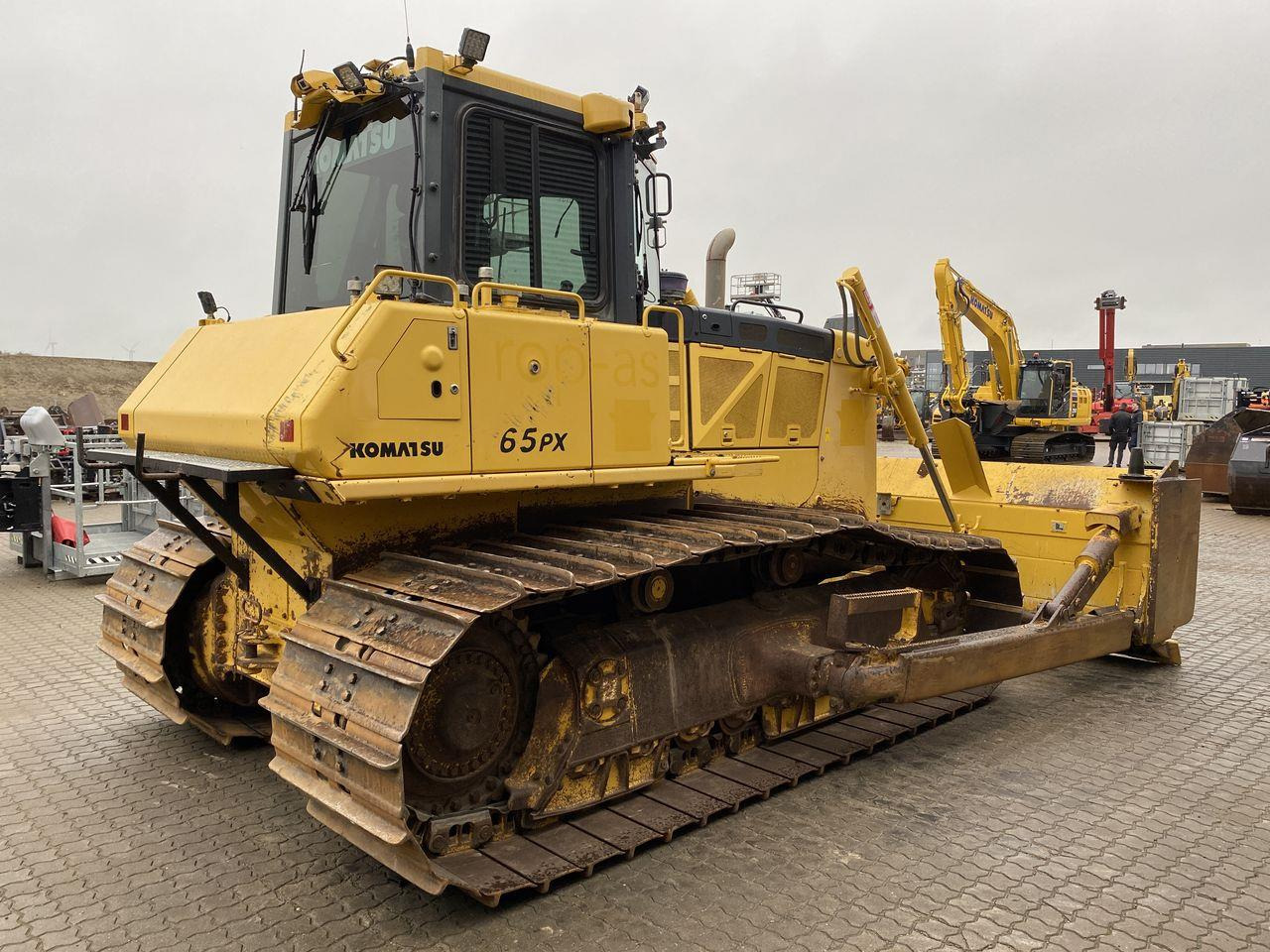 Komatsu D65PX-18 - Buldozér: obrázok 4 Komatsu D65PX-18 - Buldozér: obrázok 4