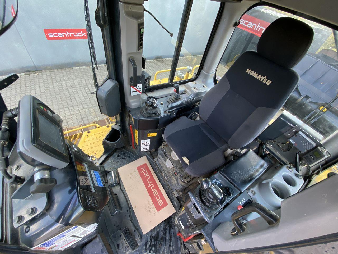 Komatsu D65PXI-18 - Buldozér: obrázok 3 Komatsu D65PXI-18 - Buldozér: obrázok 3