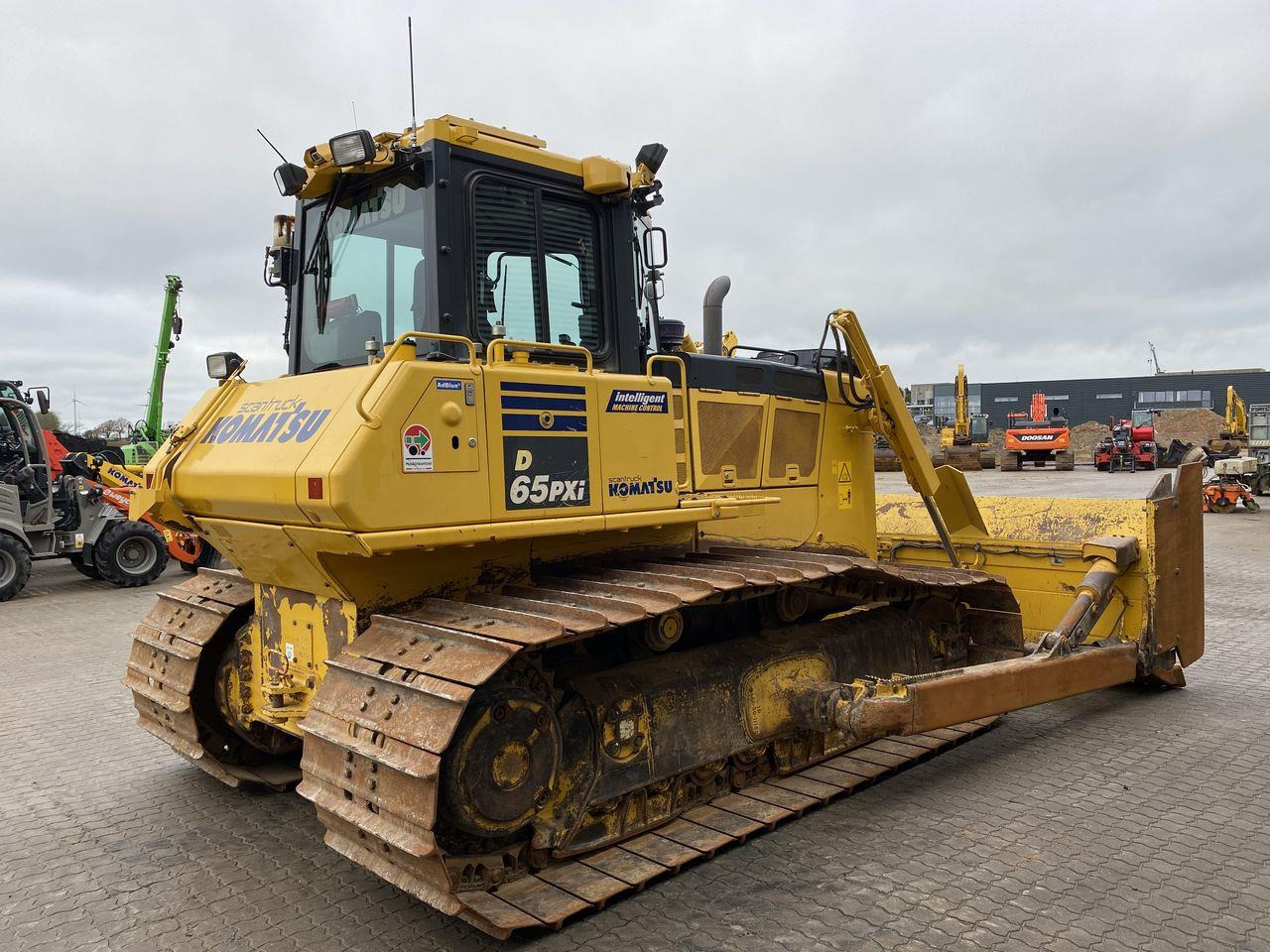 Komatsu D65PXI-18EO - Buldozér: obrázok 4 Komatsu D65PXI-18EO - Buldozér: obrázok 4