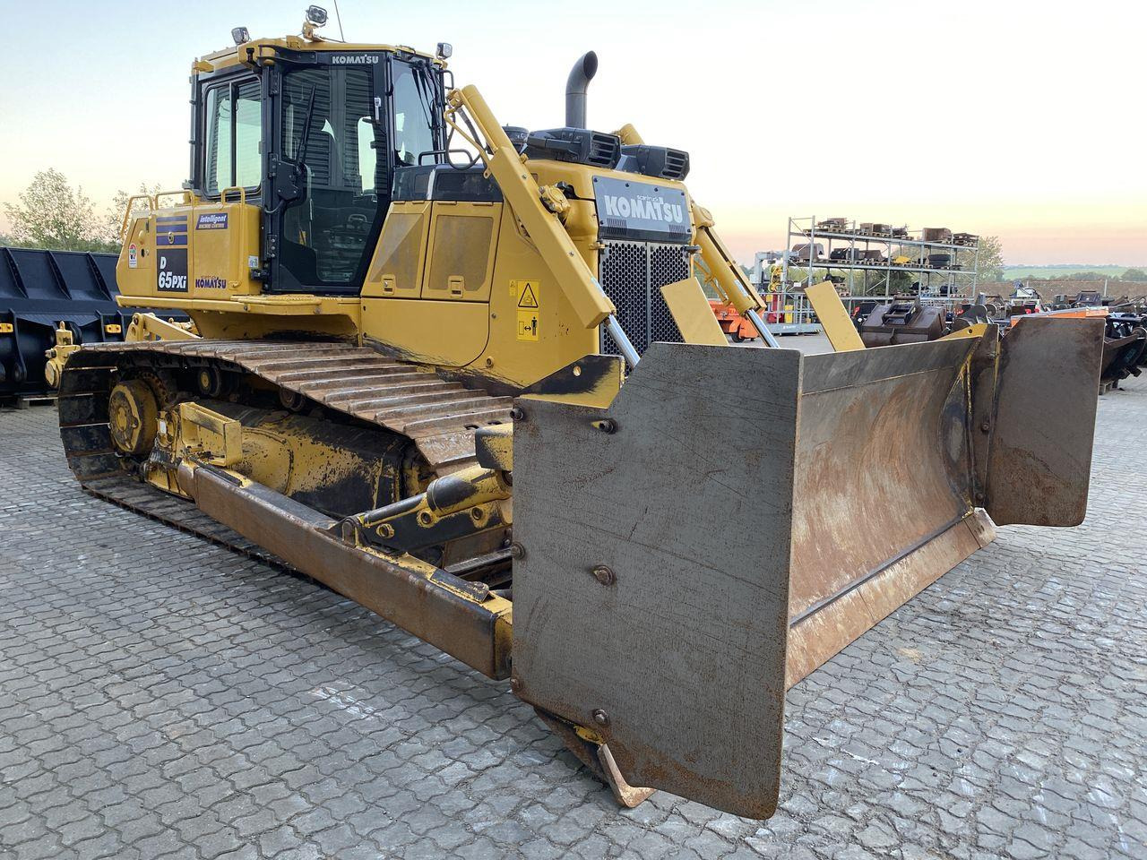 Komatsu D65PXI-18EO - Buldozér: obrázok 5 Komatsu D65PXI-18EO - Buldozér: obrázok 5