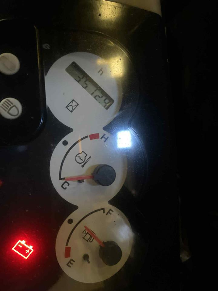 Komatsu PC50MR-2 - Mini rýpadlo: obrázok 4 Komatsu PC50MR-2 - Mini rýpadlo: obrázok 4