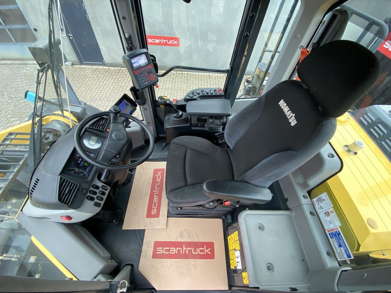 Komatsu WA480-8 - Kolesový nakladač: obrázok 3 Komatsu WA480-8 - Kolesový nakladač: obrázok 3