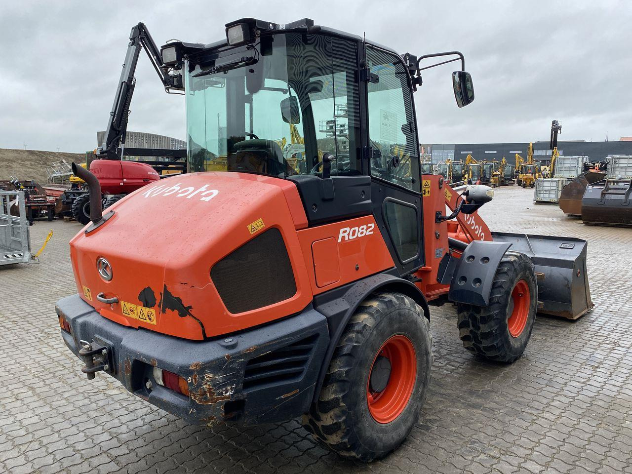 Kubota R082 - Kĺbový nakladač: obrázok 4 Kubota R082 - Kĺbový nakladač: obrázok 4