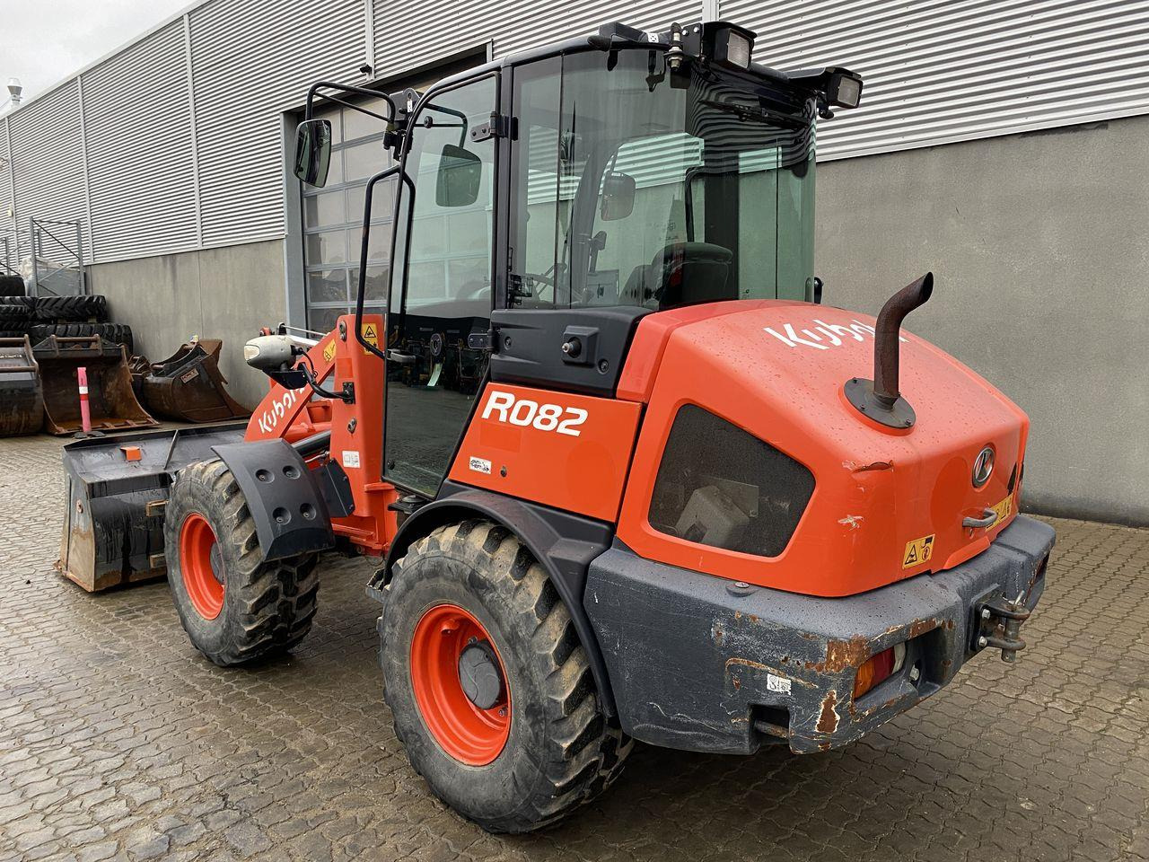 Kubota R082 - Kĺbový nakladač: obrázok 2 Kubota R082 - Kĺbový nakladač: obrázok 2