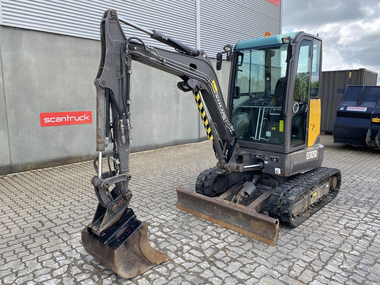 Volvo ECR25 - Mini rýpadlo: obrázok 1 Volvo ECR25 - Mini rýpadlo: obrázok 1