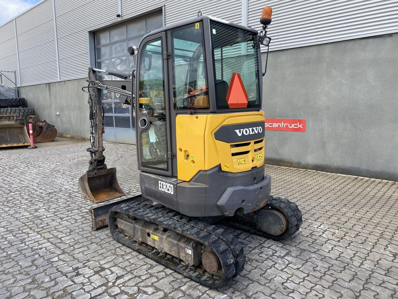 Volvo ECR25 - Mini rýpadlo: obrázok 2 Volvo ECR25 - Mini rýpadlo: obrázok 2