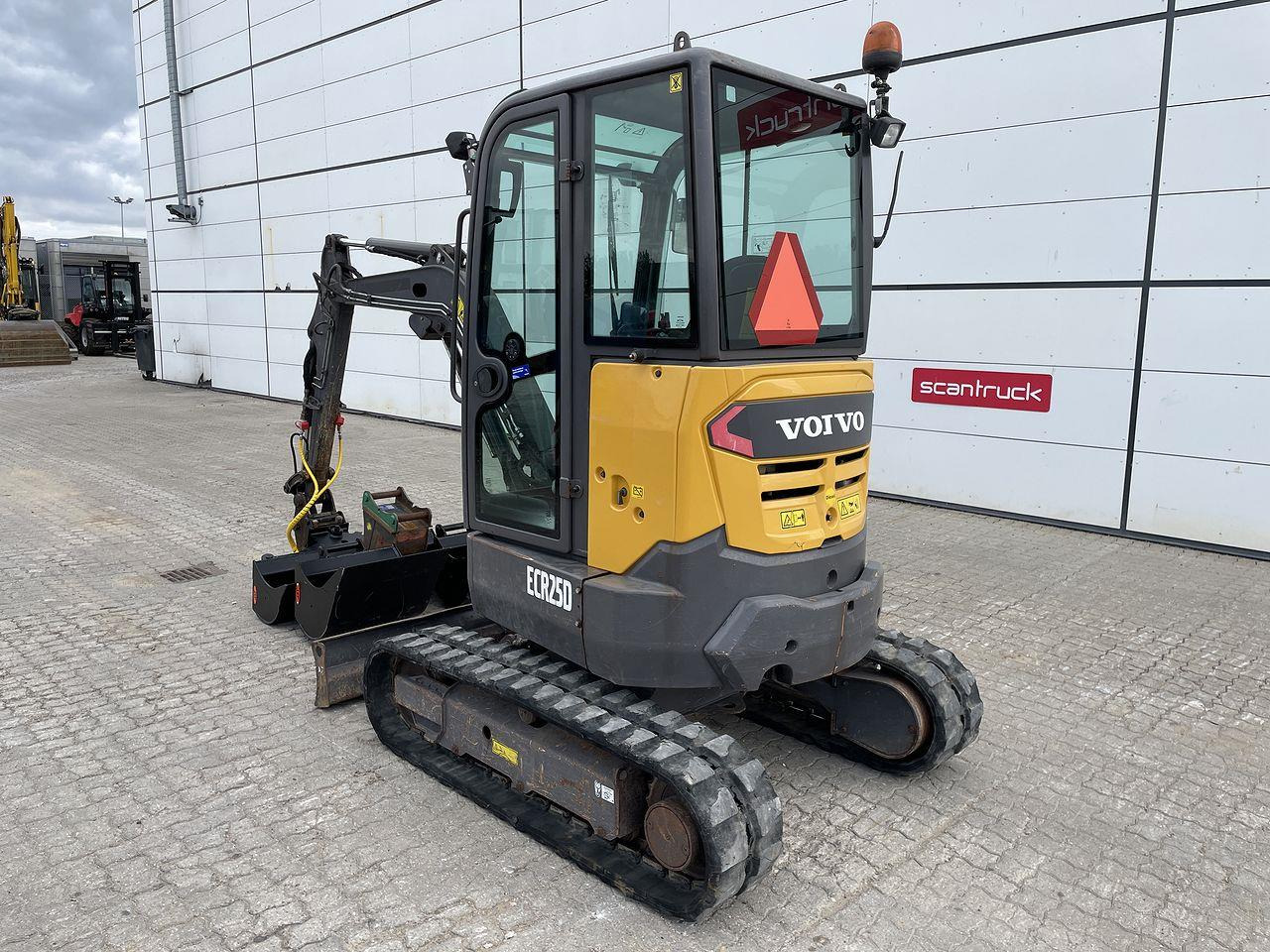 Volvo ECR25 - Mini rýpadlo: obrázok 2 Volvo ECR25 - Mini rýpadlo: obrázok 2