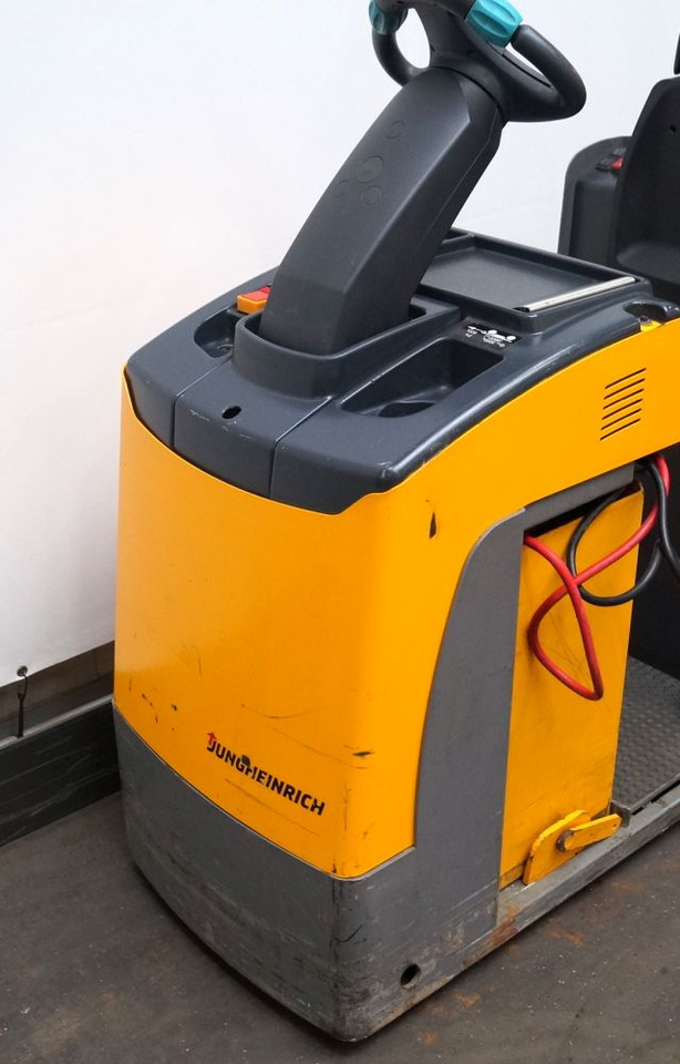 Jungheinrich EZS130 - Elektricky tahač: obrázok 3 Jungheinrich EZS130 - Elektricky tahač: obrázok 3