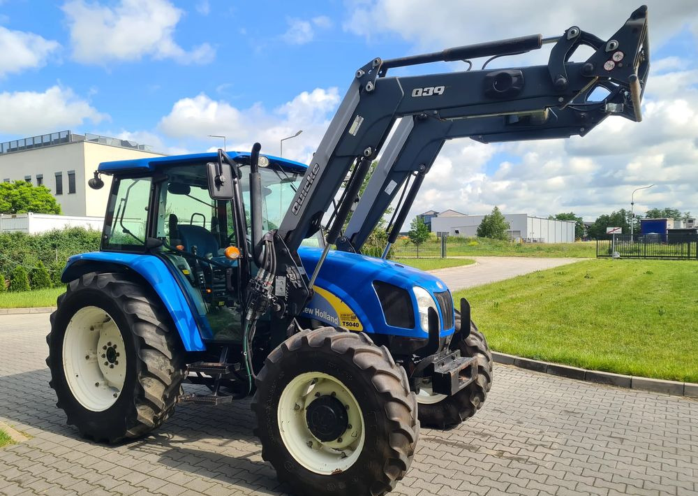 New Holland T5040 - Traktor: obrázok 2 New Holland T5040 - Traktor: obrázok 2
