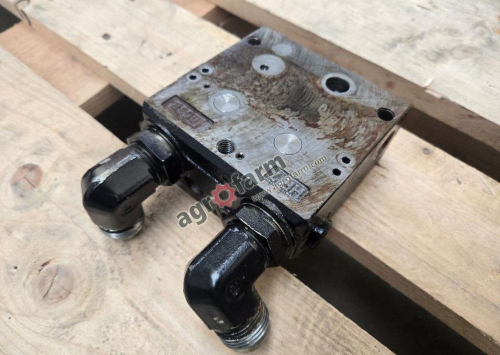 Pokrywa końcowa Valtra T170, T171, T140 - Hydraulika: obrázok 3 Pokrywa końcowa Valtra T170, T171, T140 - Hydraulika: obrázok 3