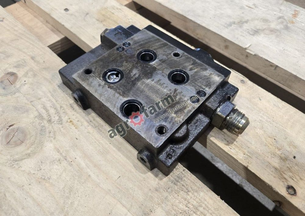 Pokrywa końcowa Valtra T171, T181, T191, T170 - Hydraulika: obrázok 1 Pokrywa końcowa Valtra T171, T181, T191, T170 - Hydraulika: obrázok 1