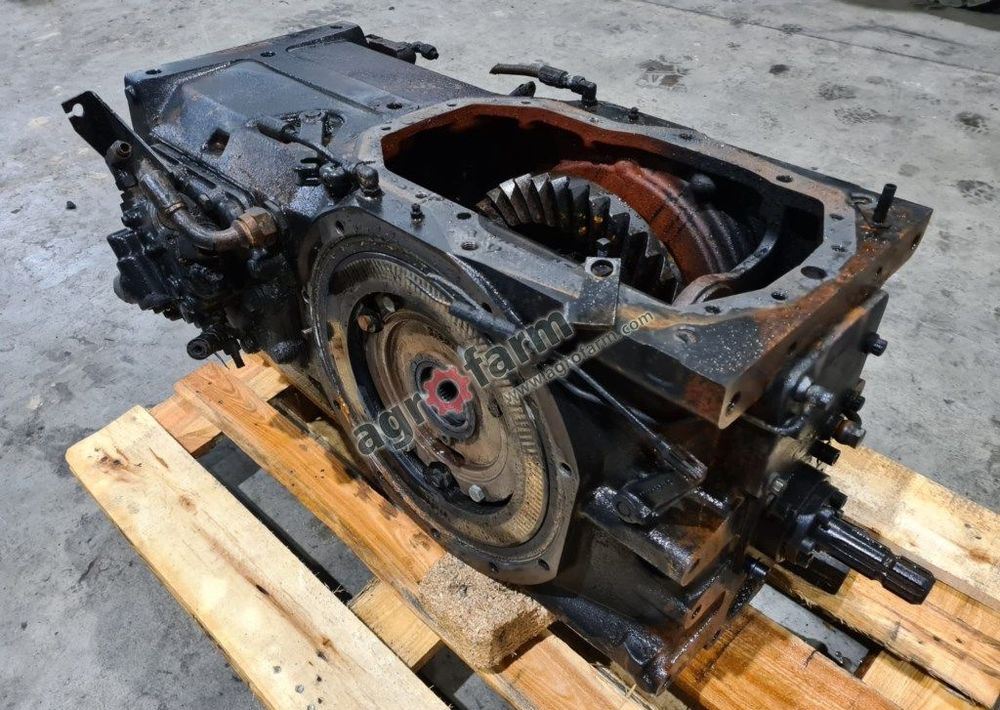 Tylny most Massey Ferguson 6130 851B1 - Prevodovka: obrázok 2 Tylny most Massey Ferguson 6130 851B1 - Prevodovka: obrázok 2