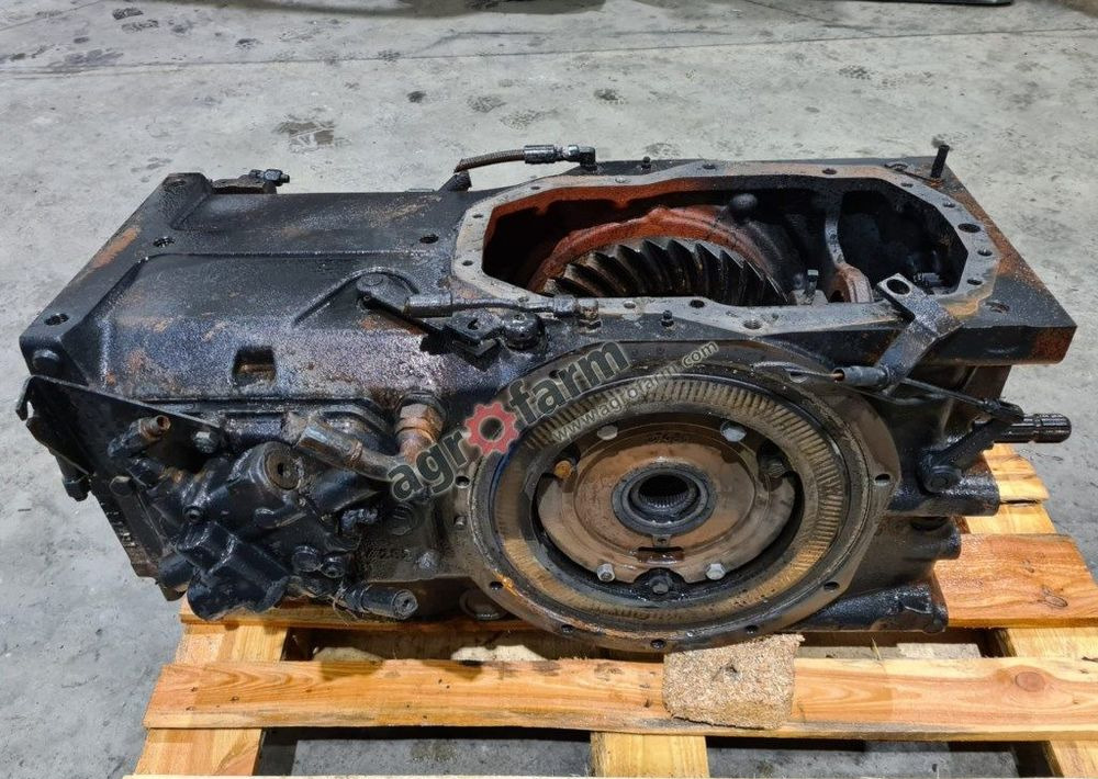 Tylny most Massey Ferguson 6130 851B1 - Prevodovka: obrázok 4 Tylny most Massey Ferguson 6130 851B1 - Prevodovka: obrázok 4