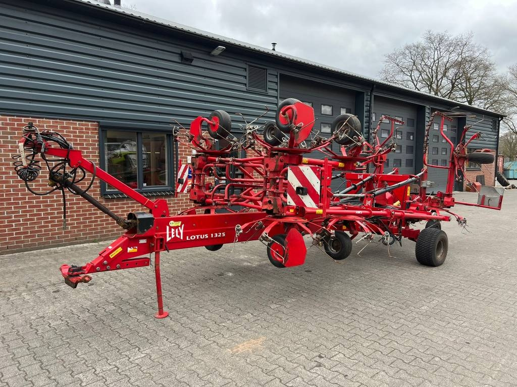 Lely Lotus 1325 - Obracač sena: obrázok 1 Lely Lotus 1325 - Obracač sena: obrázok 1