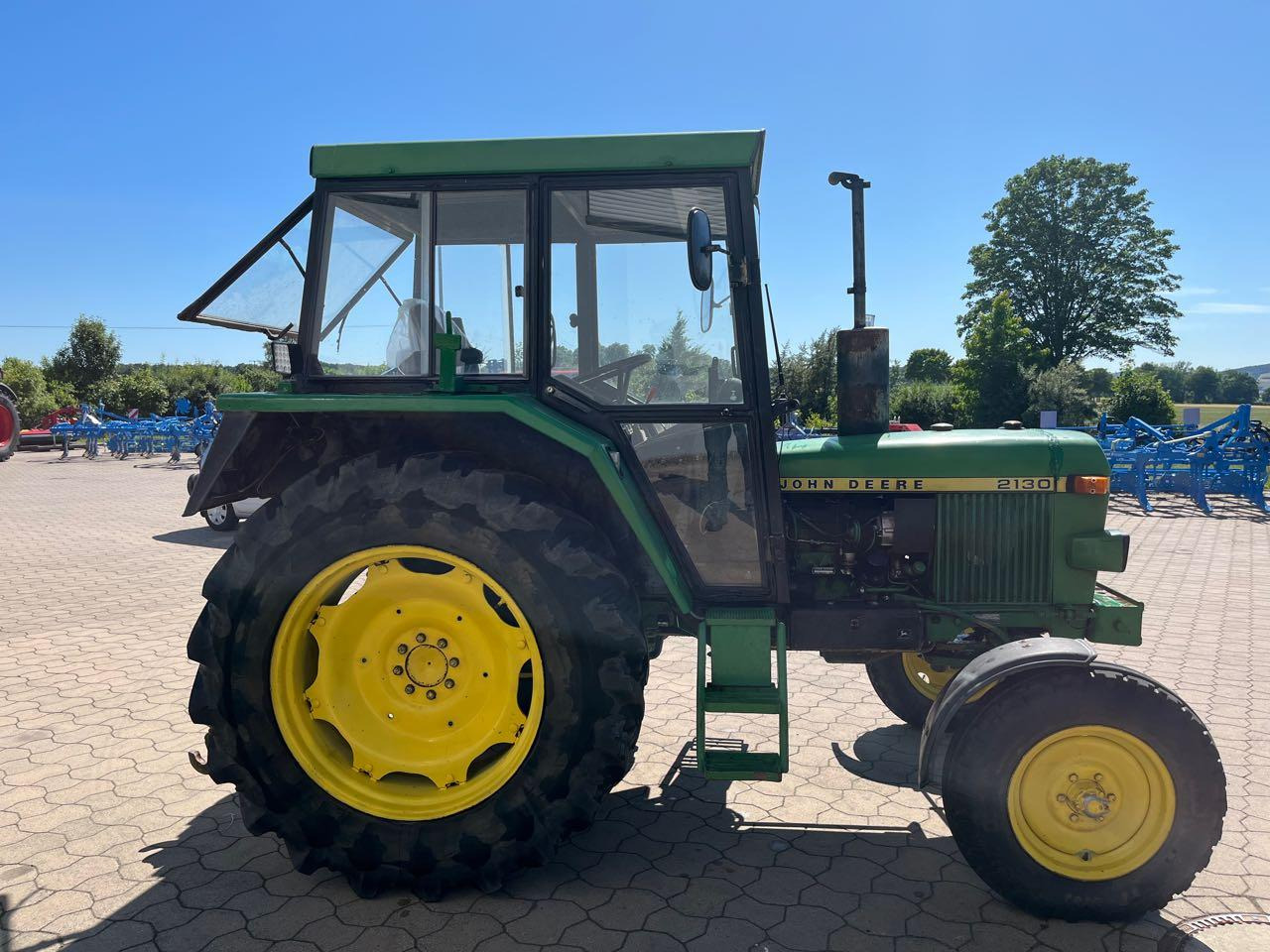 John Deere 2130 S - Traktor: obrázok 2 John Deere 2130 S - Traktor: obrázok 2