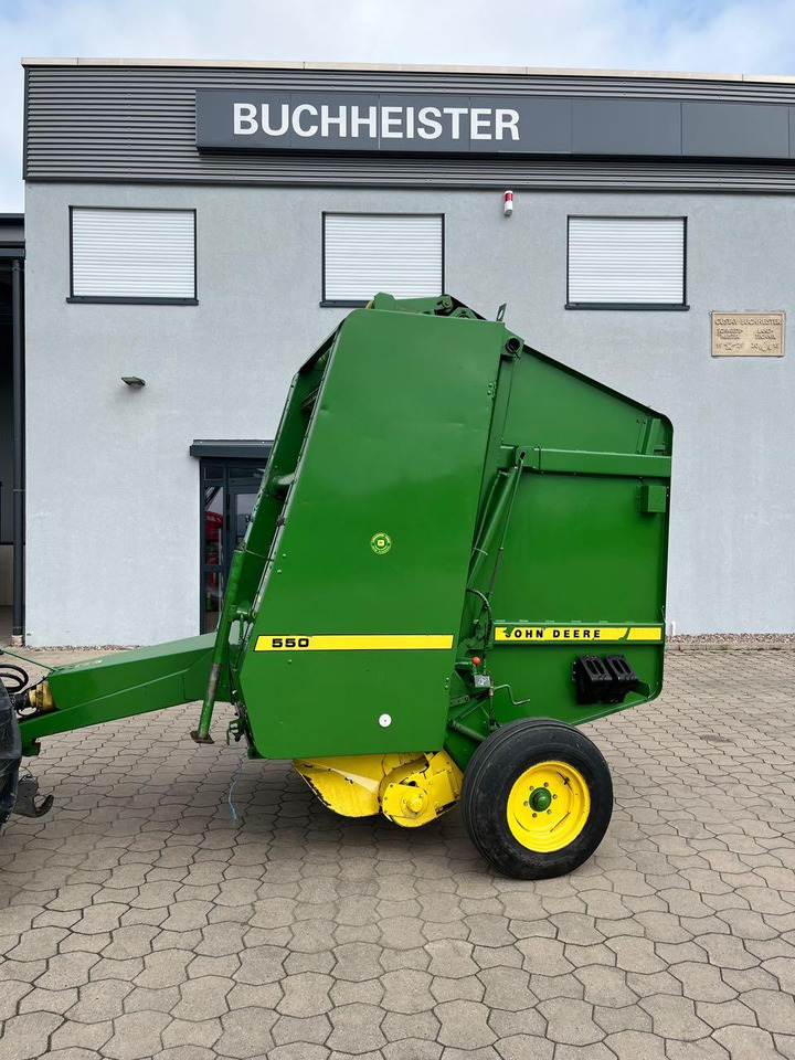 John Deere 550 - Lis na okrúhle balíky: obrázok 1 John Deere 550 - Lis na okrúhle balíky: obrázok 1