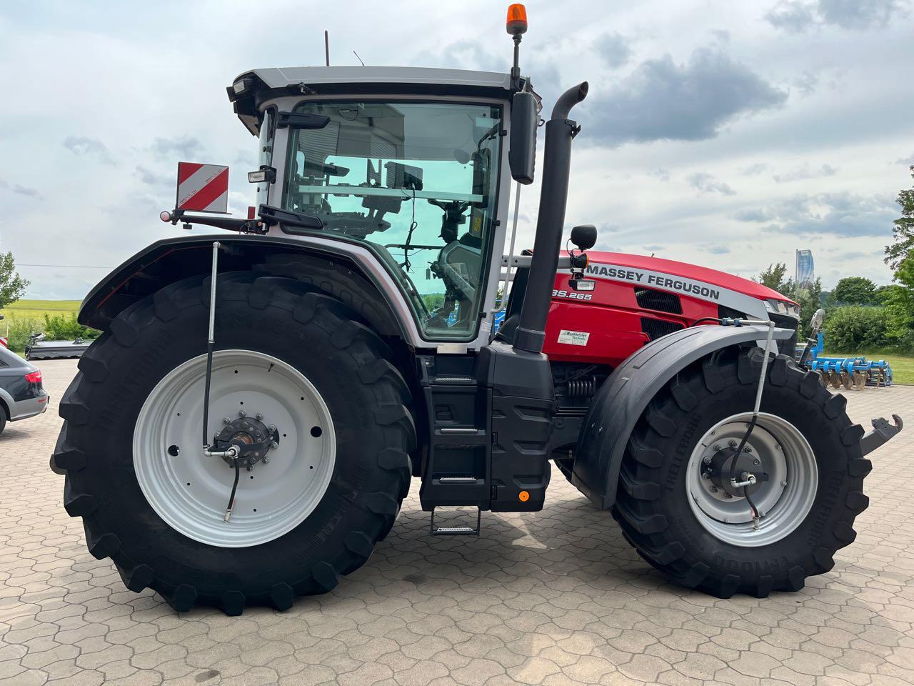Massey Ferguson 8S.265 Dyna-VT Exclusive - Traktor: obrázok 1 Massey Ferguson 8S.265 Dyna-VT Exclusive - Traktor: obrázok 1
