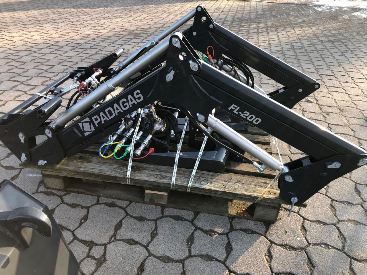 Solis PADAGAS FL200P Frontlader - Príslušenstvo: obrázok 4 Solis PADAGAS FL200P Frontlader - Príslušenstvo: obrázok 4