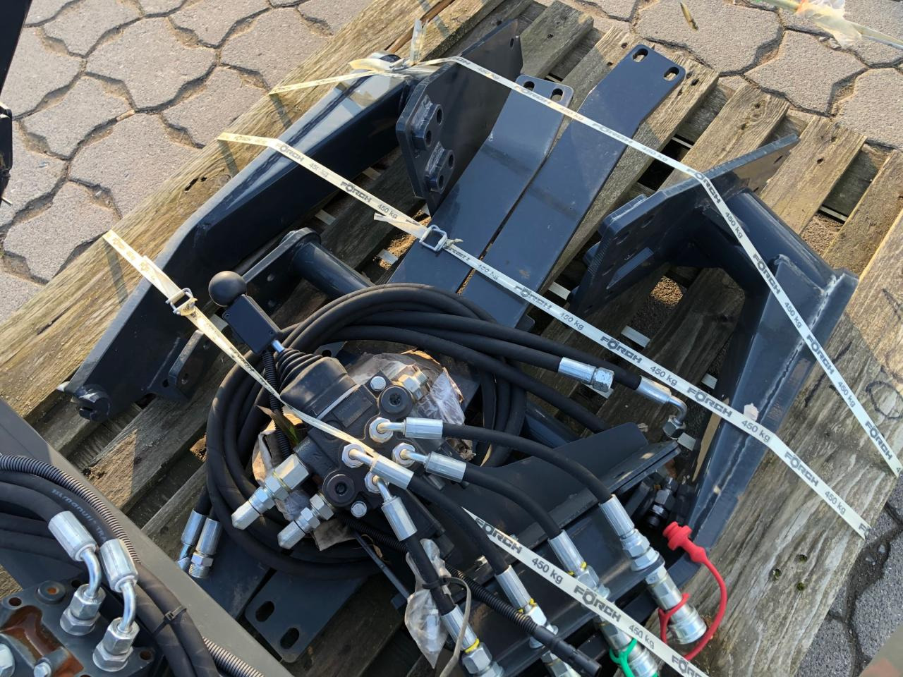 Solis PADAGAS FL200P Frontlader - Príslušenstvo: obrázok 3 Solis PADAGAS FL200P Frontlader - Príslušenstvo: obrázok 3