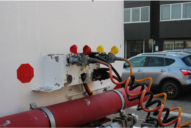 Atcomex + 3 AXEL + 32.000 ltr Fuel transport - Cisternový náves: obrázok 3 Atcomex + 3 AXEL + 32.000 ltr Fuel transport - Cisternový náves: obrázok 3