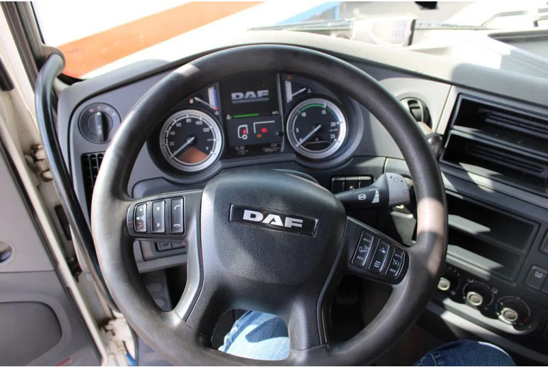 DAF XF 106.460 + Euro 6 + 6X2 + retarder + price is for complete incl combi - Plachtové nákladné vozidlo: obrázok 5 DAF XF 106.460 + Euro 6 + 6X2 + retarder + price is for complete incl combi - Plachtové nákladné vozidlo: obrázok 5