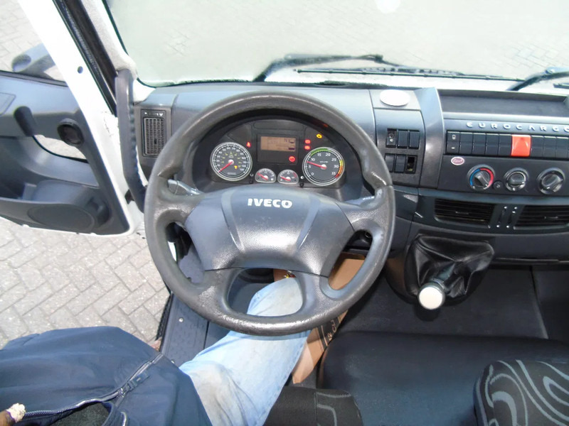Iveco Eurocargo 80E18 + 3 SEATS - Skříňový nákladní auto: obrázok 4 Iveco Eurocargo 80E18 + 3 SEATS - Skříňový nákladní auto: obrázok 4