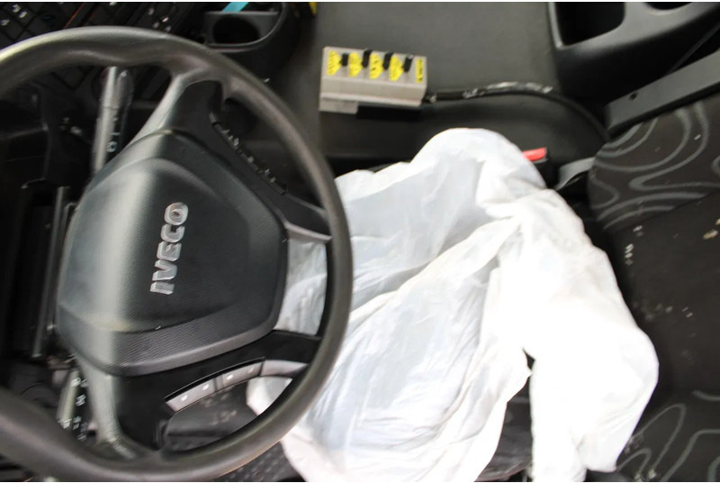 Interior photo 2: Hákový nosič kontajnerov Iveco Stralis 460 + 6X2 + 20T