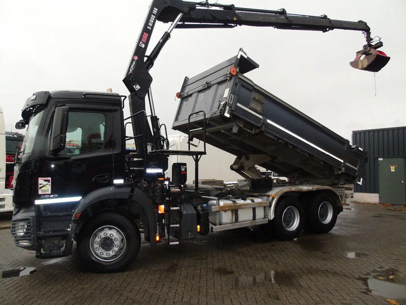 Mercedes-Benz Arocs 2643 + HIAB HIDUO 188B-3 + 6X4 + 3 SIDE TIPPER - Auto s hydraulickou rukou: obrázok 4 Mercedes-Benz Arocs 2643 + HIAB HIDUO 188B-3 + 6X4 + 3 SIDE TIPPER - Auto s hydraulickou rukou: obrázok 4