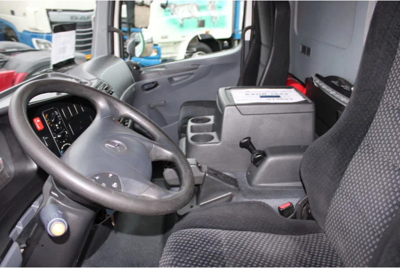 Mercedes-Benz Atego 1018 + LIFT - Skříňový nákladní auto: obrázok 3 Mercedes-Benz Atego 1018 + LIFT - Skříňový nákladní auto: obrázok 3