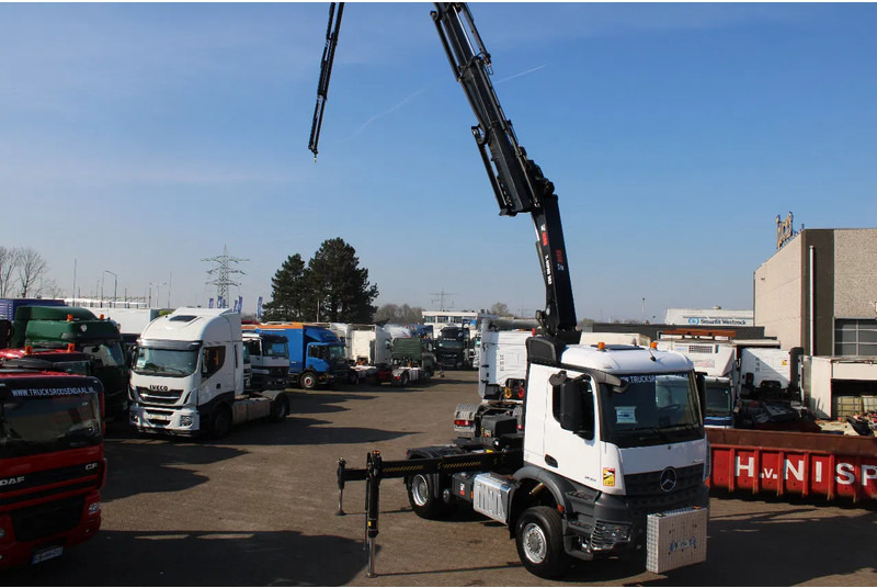 Mercedes-Benz Arocs 2051 + 4X4 + HIAB 302 E6 / JIB 70 X 4 + 10 EXTENTSIONS / NEW!! - Ťahač: obrázok 3 Mercedes-Benz Arocs 2051 + 4X4 + HIAB 302 E6 / JIB 70 X 4 + 10 EXTENTSIONS / NEW!! - Ťahač: obrázok 3