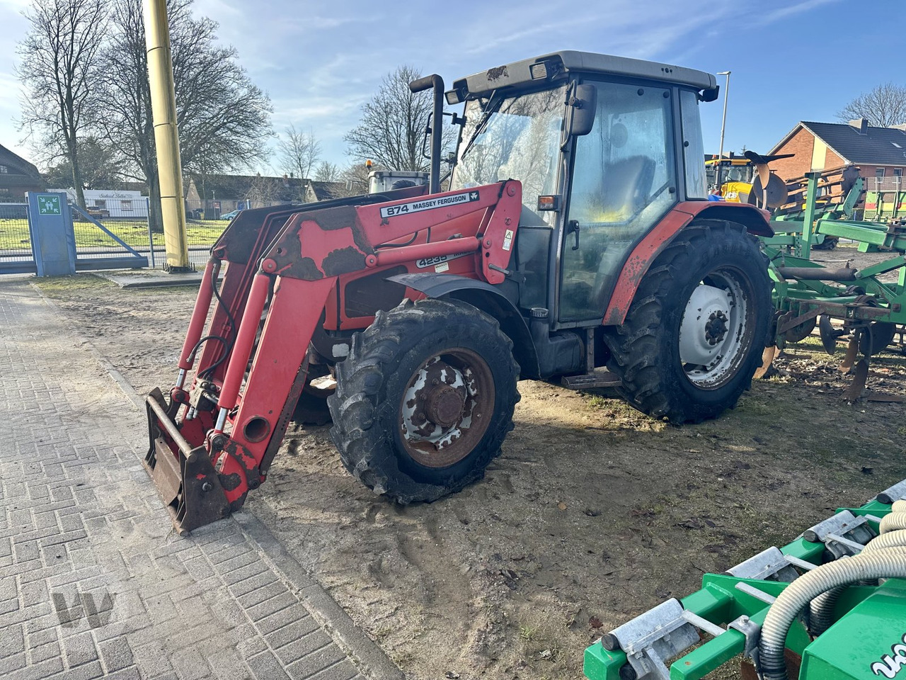 Massey Ferguson 4235 - Traktor: obrázok 2 Massey Ferguson 4235 - Traktor: obrázok 2
