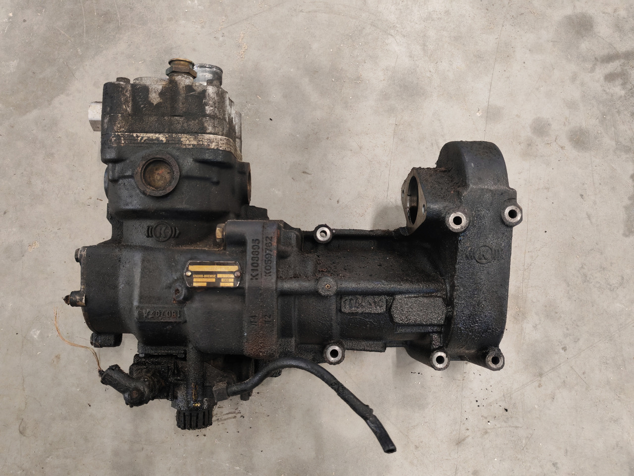 MAN TGS TGX EURO6 / D2676LF / KNORR AIR COMPRESSOR / 51540007174 - Kompresor: obrázok 2 MAN TGS TGX EURO6 / D2676LF / KNORR AIR COMPRESSOR / 51540007174 - Kompresor: obrázok 2