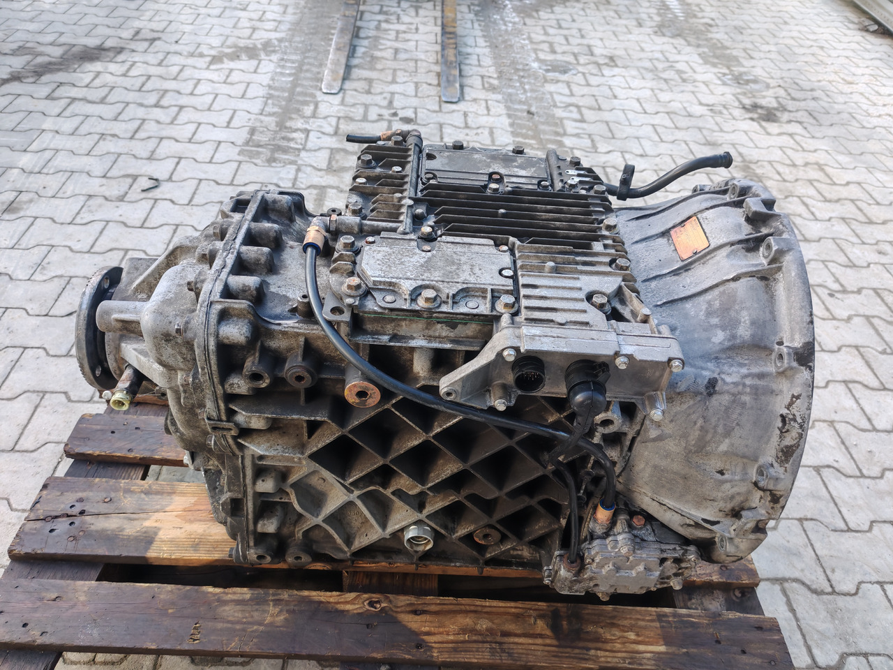 RENAULT VOLVO / AT2412D I-SHIFT COMPLETE GEARBOX / 3190584 - Prevodovka: obrázok 5 RENAULT VOLVO / AT2412D I-SHIFT COMPLETE GEARBOX / 3190584 - Prevodovka: obrázok 5
