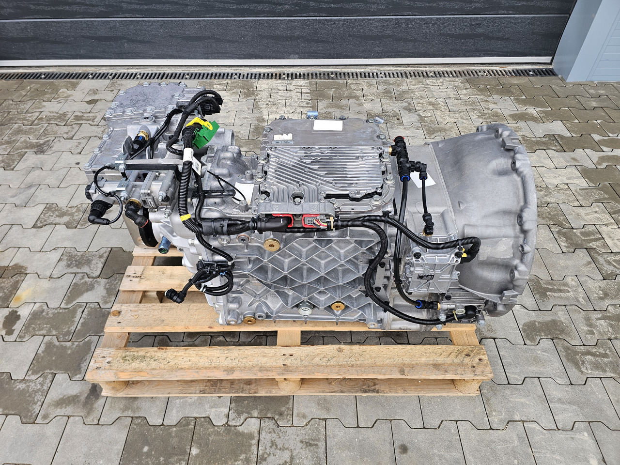 RENAULT VOLVO GEARBOX / AT2612 G TRAG-G / RETARDER / NEVER USED / WORLDWIDE DELIVERY - Prevodovka: obrázok 2 RENAULT VOLVO GEARBOX / AT2612 G TRAG-G / RETARDER / NEVER USED / WORLDWIDE DELIVERY - Prevodovka: obrázok 2