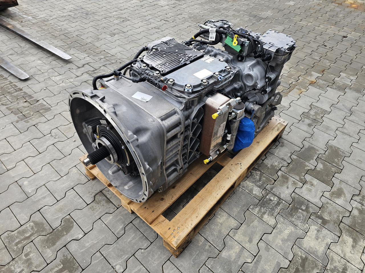 RENAULT VOLVO GEARBOX / AT2612 G TRAG-G / RETARDER / NEVER USED / WORLDWIDE DELIVERY - Prevodovka: obrázok 4 RENAULT VOLVO GEARBOX / AT2612 G TRAG-G / RETARDER / NEVER USED / WORLDWIDE DELIVERY - Prevodovka: obrázok 4