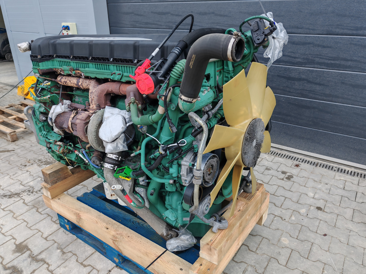 VOLVO FH4 EURO 6 / D13K460 EUVI / COMPLETE ENGINE - Motor: obrázok 4 VOLVO FH4 EURO 6 / D13K460 EUVI / COMPLETE ENGINE - Motor: obrázok 4