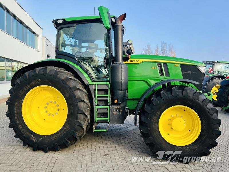 John Deere 6R 250 - Traktor: obrázok 4 John Deere 6R 250 - Traktor: obrázok 4