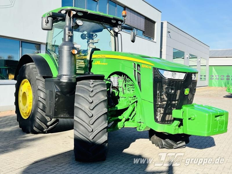 John Deere 8320R E23-PowerShift - Traktor: obrázok 2 John Deere 8320R E23-PowerShift - Traktor: obrázok 2