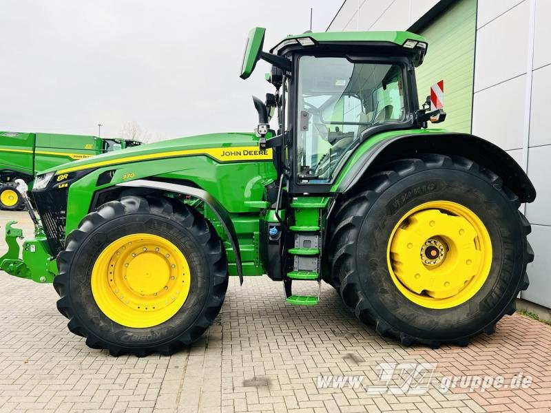 John Deere 8R 370 - Traktor: obrázok 4 John Deere 8R 370 - Traktor: obrázok 4
