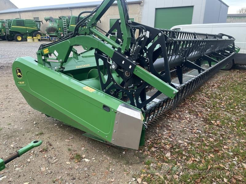 John Deere T670 i - Obilný kombajn: obrázok 2 John Deere T670 i - Obilný kombajn: obrázok 2