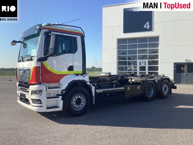 MAN TGS 26.430 6x2-4 BL CH Einsatzfahrzeug! Feuerwehr - Hákový nosič kontajnerov: obrázok 1 MAN TGS 26.430 6x2-4 BL CH Einsatzfahrzeug! Feuerwehr - Hákový nosič kontajnerov: obrázok 1